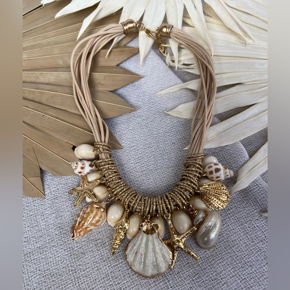 NWT Genuine SEASHELL NECKLACE With Gold Charms, Summer Jewelry, Resort Ready